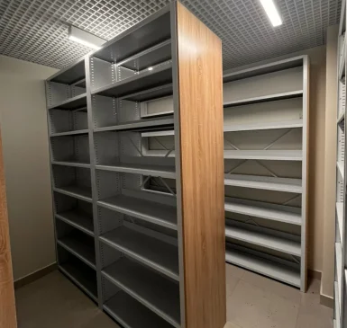Стеллажи в библиотечные помещения площадью 6–10 м²