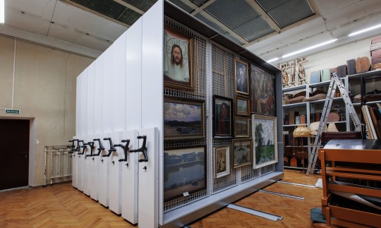 Стеллажи с сетками для икон