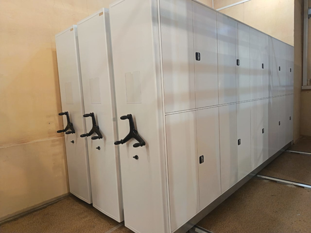 Передвижные стеллажи с дверями и замками