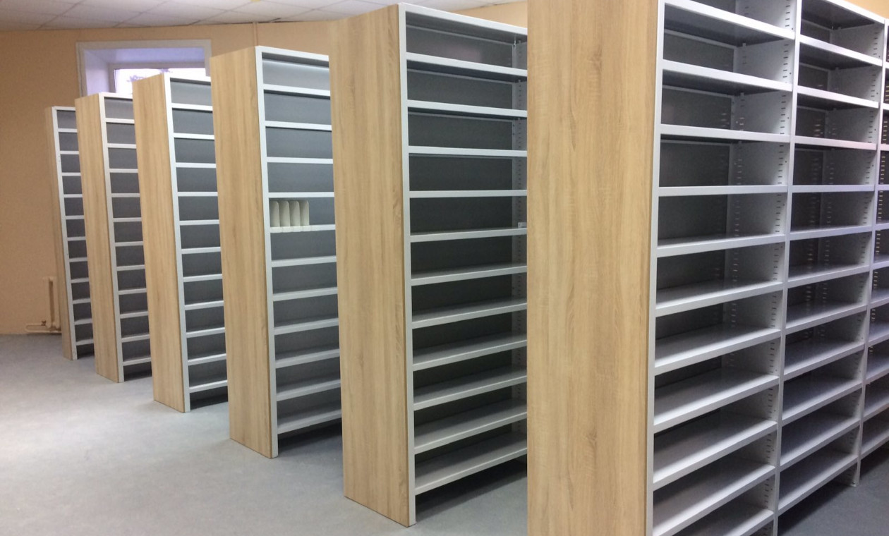 Металлические стеллажи с лицевыми панелями под дерево